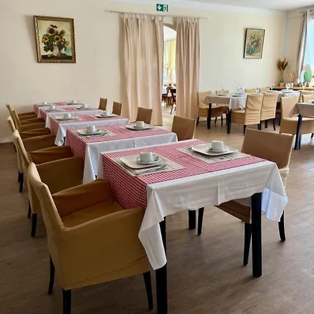 Hotel Gaestehaus 3*