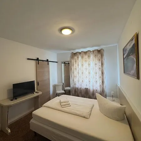 Hotel Gaestehaus 3*